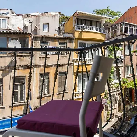 Bird Apartment *