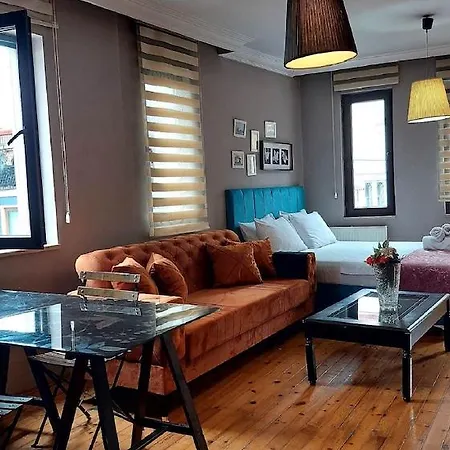 Ξενοδοχείο Bird 3*